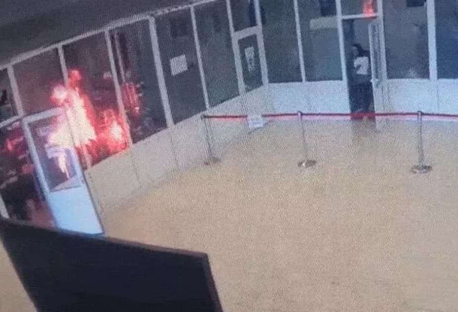 Rumıniya parlamentində yanğın törədilib, 300-dən çox insan təxliyə olunub