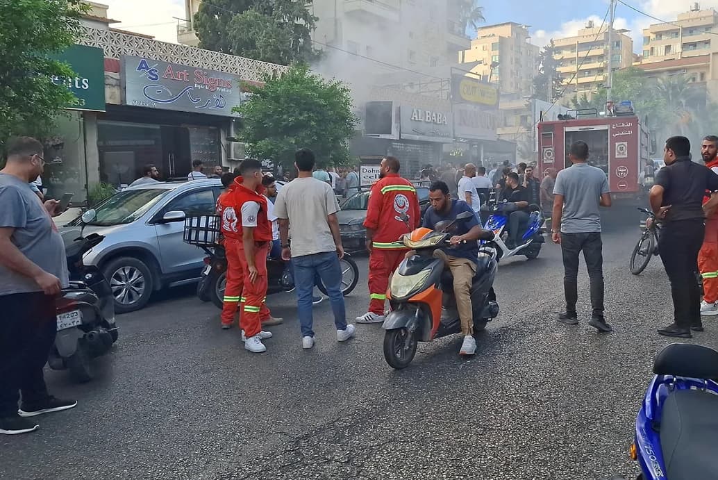Livanın müxtəlif yerlərində radiostansiyalar, noutbuklar, telsizlər partlayıb