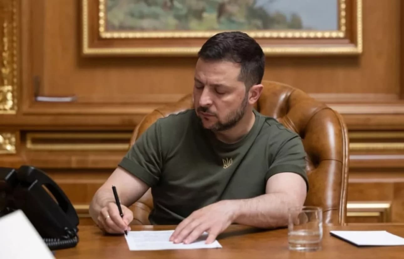 Zelenski ən yaxın köməkçilərinin tərkibini yeniləyib