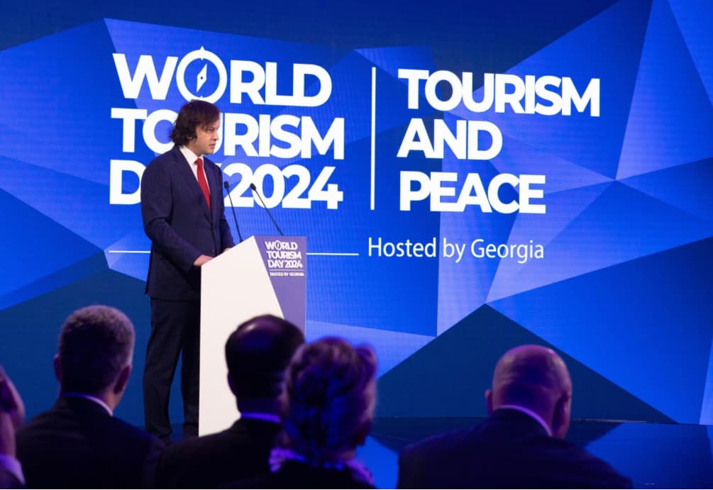 Türkmənistan Gürcüstanda keçirilən Ümumdünya Turizm Günündə turizm sənayesini inkişaf etdirməyin yollarını araşdırır