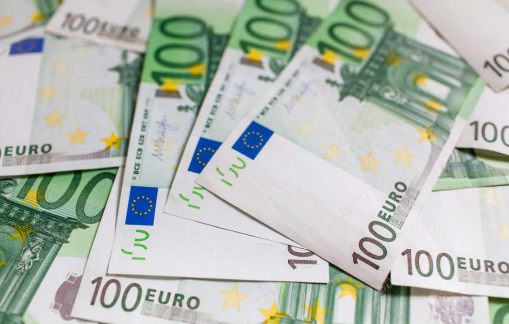 Kipr bankı Rusiyadan olan minlərlə müştəri ilə vidalaşdı