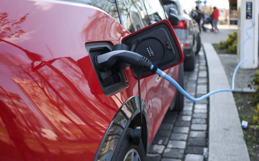 Avropa Komissiyası Çinin elektriklə işləyən avtomobillərin satışı üçün minimum qiymət təklifini rədd edib