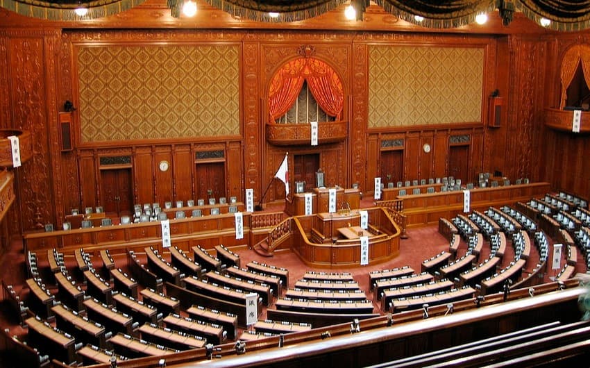 Yaponiyanın baş naziri parlamentin aşağı palatasının buraxılması barədə qərar imzalayıb
