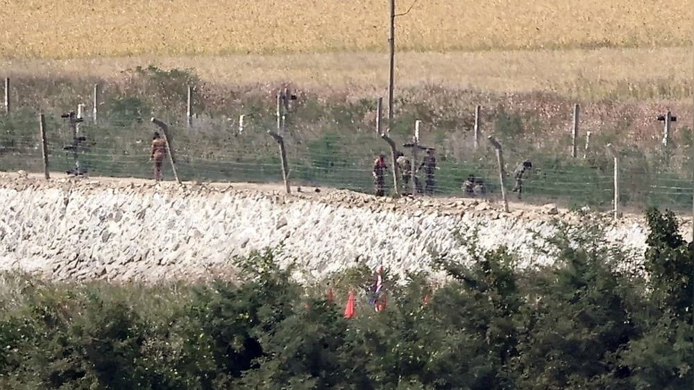 Cənubi Koreya Şimali Koreyanın nəqliyyat əlaqələrini bağlamaq qərarını pisləyib