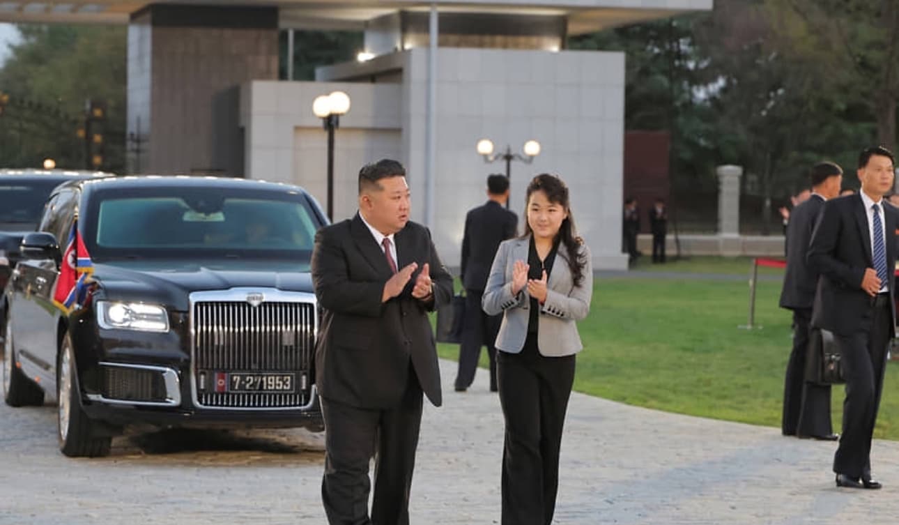 Kim Çen In Şimali Koreyada keçirilən bayram tədbirinə Putinin hədiyyə etdiyi “Aurus”la gəlib