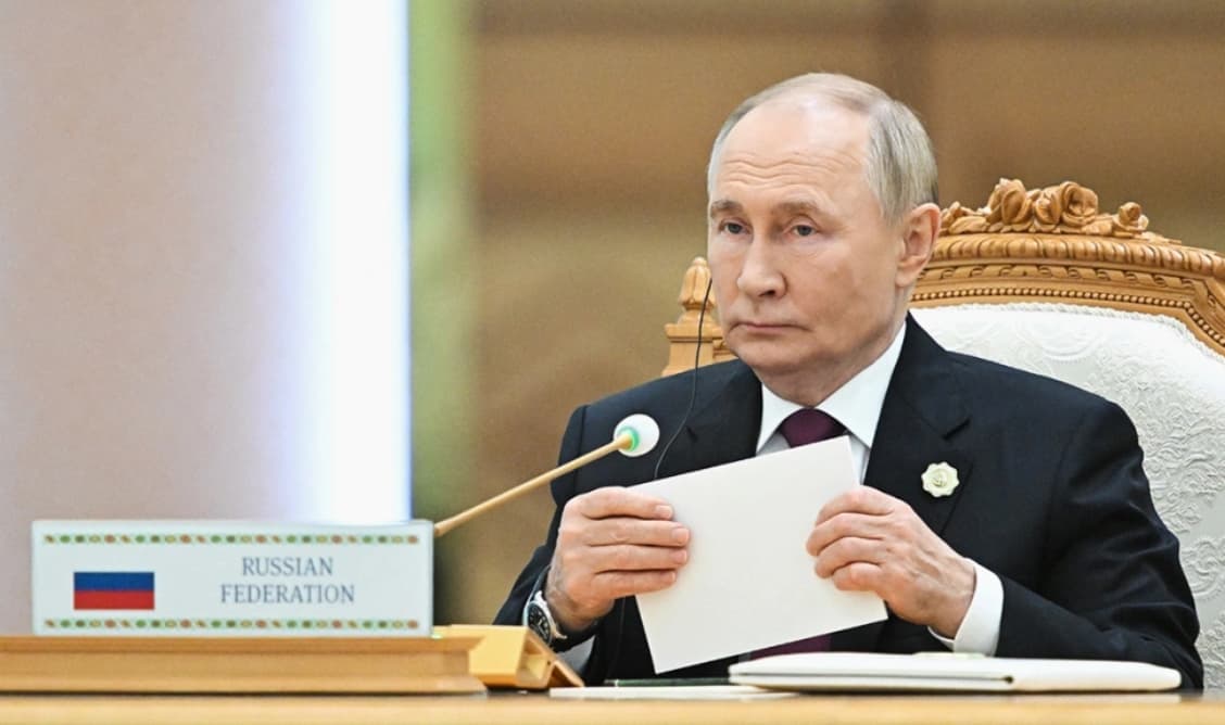 Putin Türkmənistandakı forum iştirakçılarını BRİKS sammitinə dəvət edib