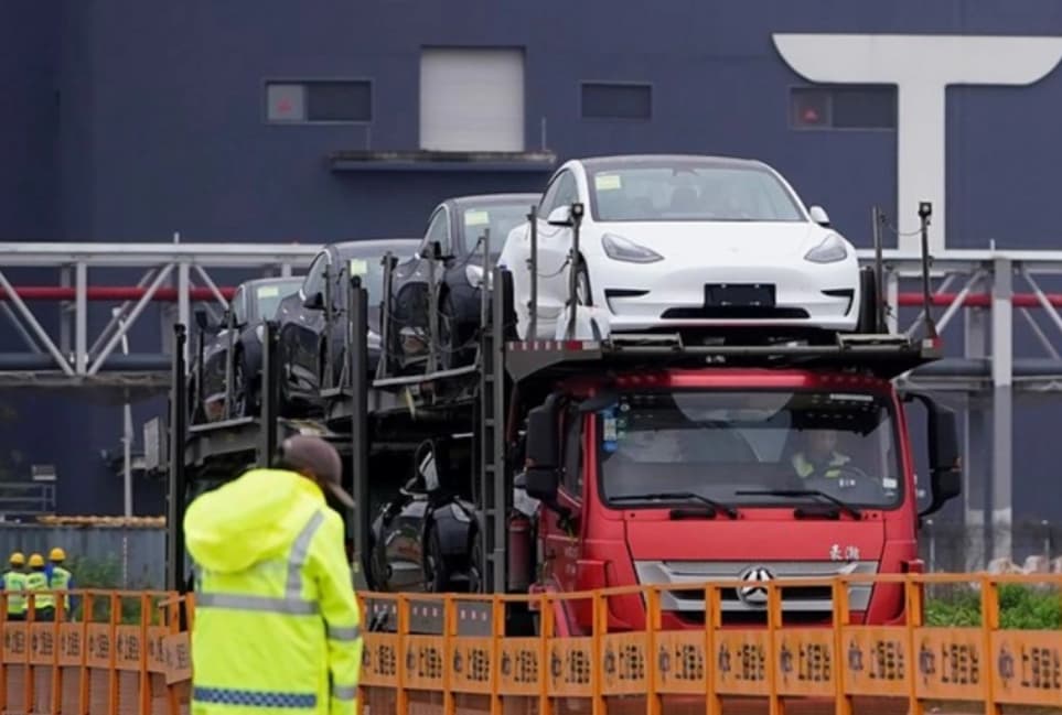 "Tesla" ucuz elektrikli avtomobil yaratmağa söz verib