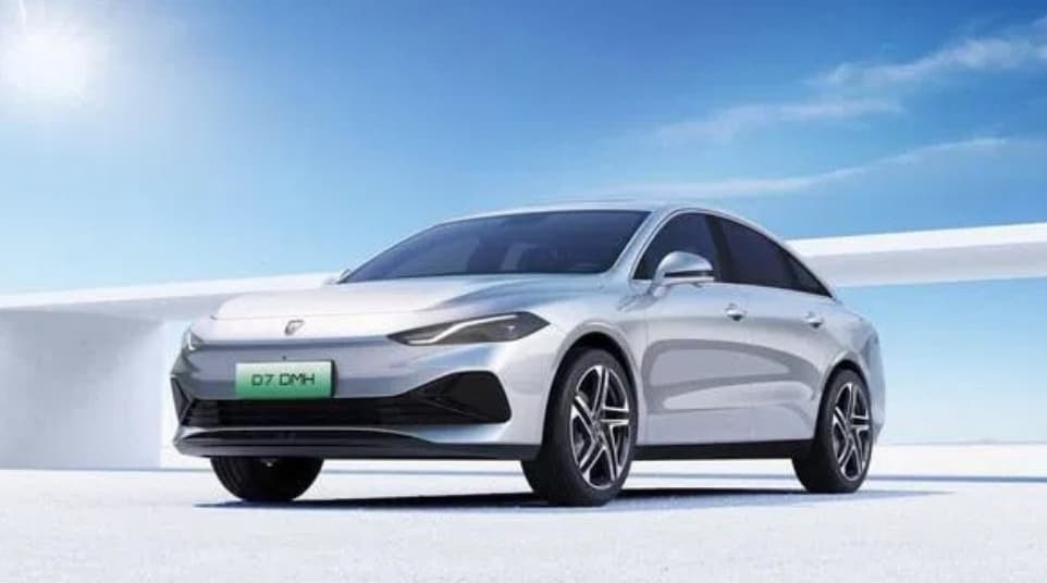 Çin hibrid avtomobili tək çənlə 2208 km qət edərək rekord qırdı