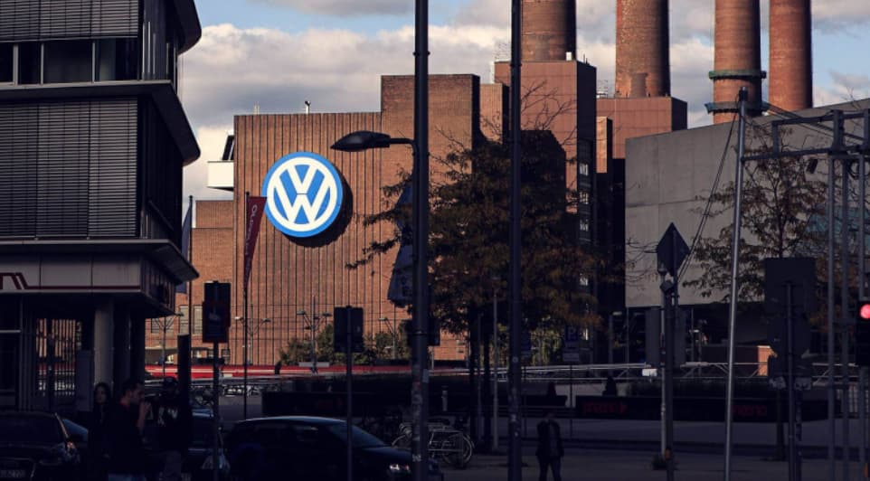 “Volkswagen”in əməliyyat mənfəət marjası 3,6%-ə düşüb