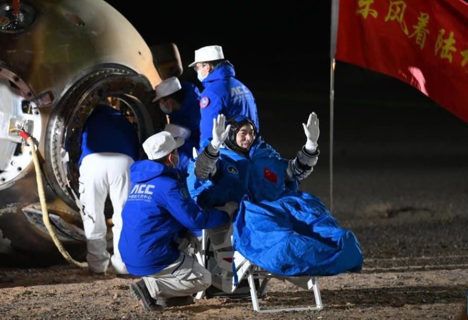 Çinin “Şencou-18” missiyasının astronavtları Yerə qayıdıblar