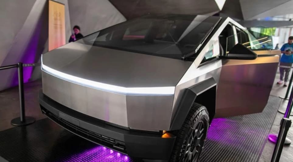 "Tesla" şirkəti "Cybertruck" pikaplarını geri çağırır
