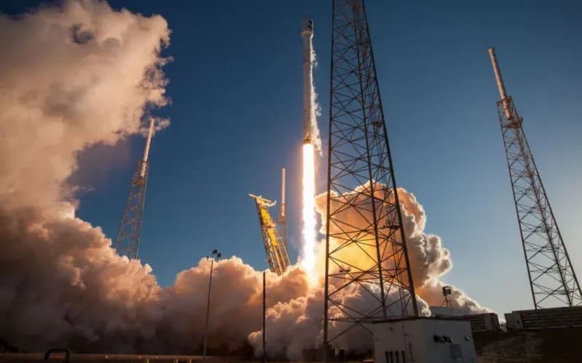 Hindistan Amerikanın SpaceX şirkətinin köməyi ilə kosmosa peyk göndərəcək