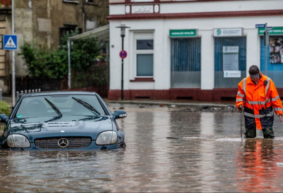 “Bert” qasırğası Böyük Britaniyada insan tələfatına səbəb olub