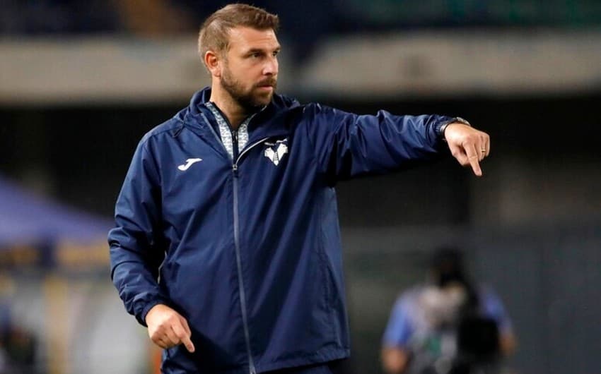 "Verona"nın baş məşqçisi məğlubiyyətə görə futbolçuları evə buraxmayıb