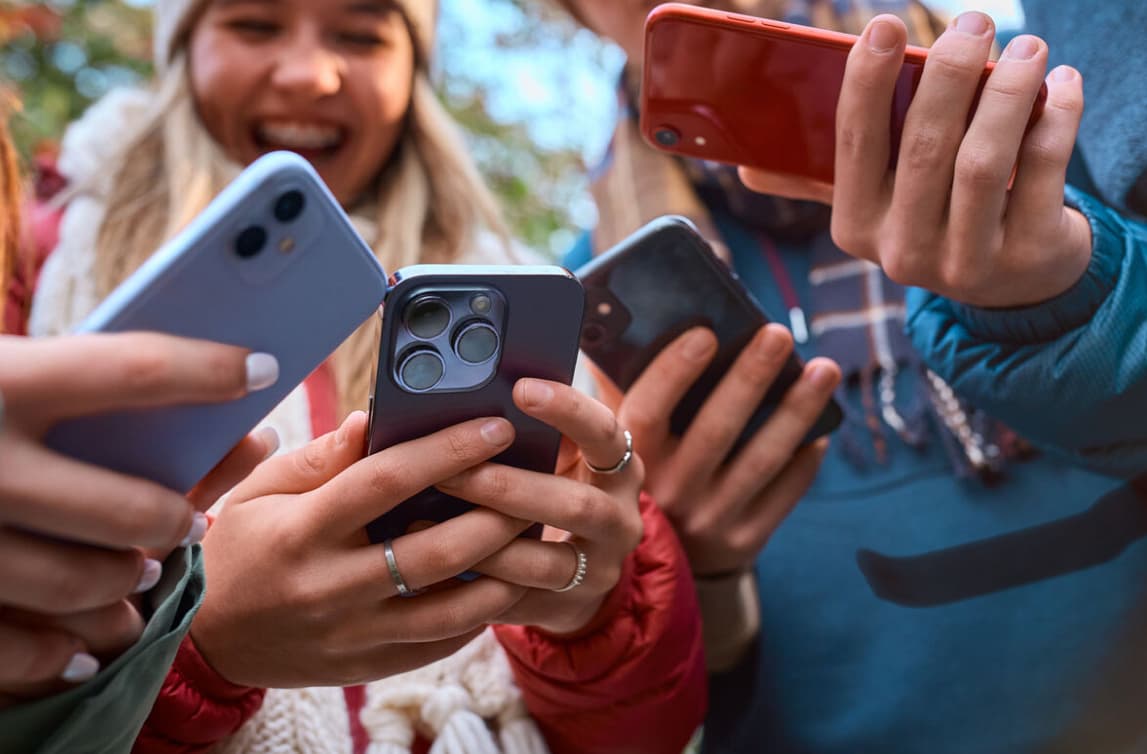 Bir iş adamı telefonundan imtina etdiyi üçün bir qadına demək olar ki, 150 min rubl verdi