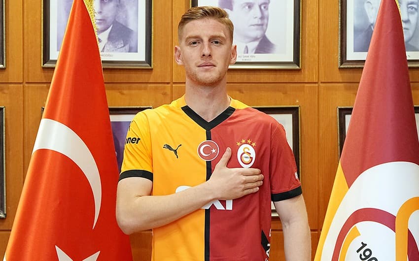"Qalatasaray" futbolçusu ilə müqavilə müddətini artırıb