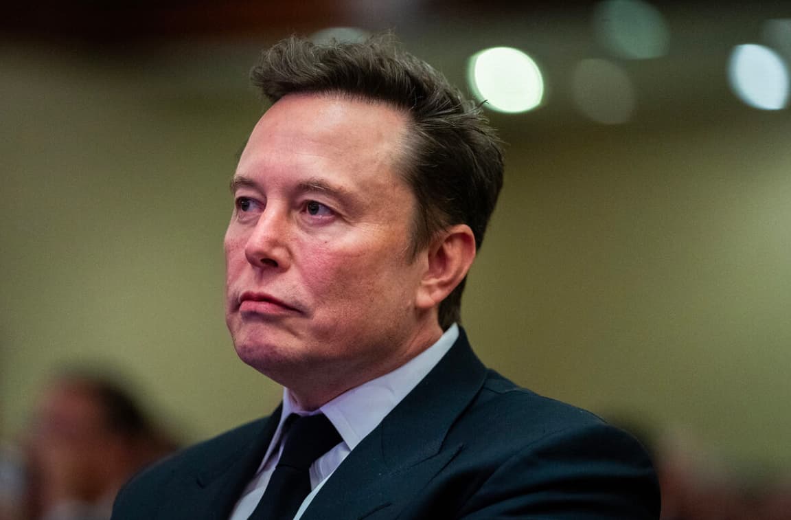 İlon Mask Falcon 9 raketlərinin buraxılması planlarından danışıb