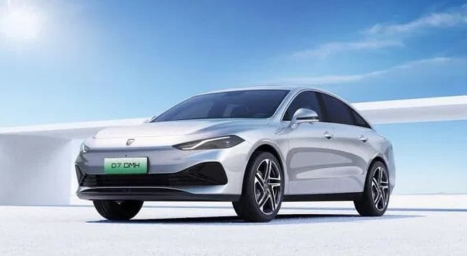 Çin hibrid avtomobili tək çənlə 2208 km qət edərək rekord qırdı