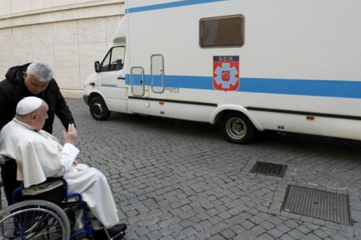 Papa Fransisk adından Ukraynaya tibbi avadanlıq göndərilib
