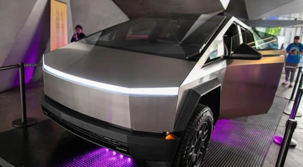 "Tesla" minlərlə elektromobilini geri çağırır