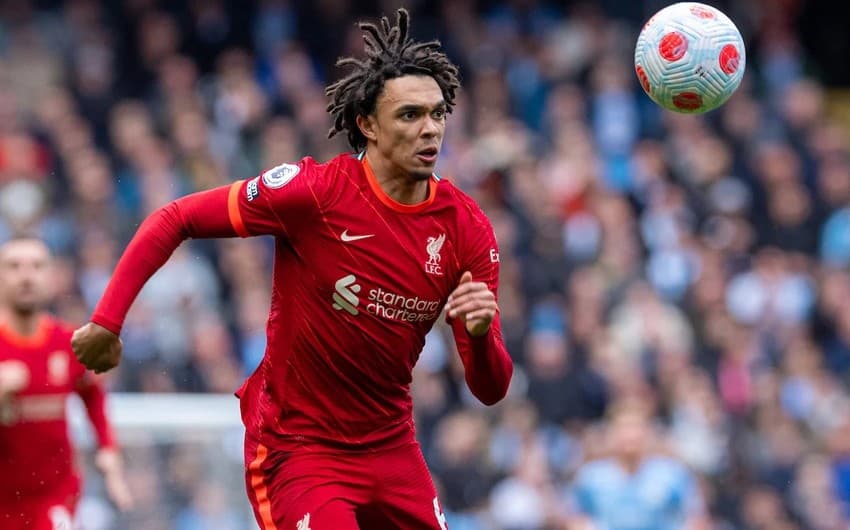 "Real" "Liverpul"un iki aparıcı futbolçusunu azad agent kimi heyətinə qatmaq istəyir