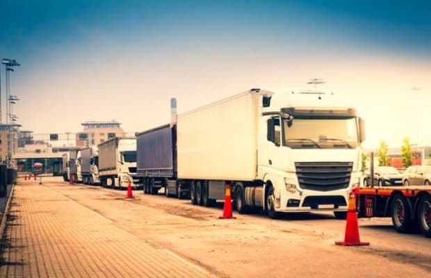 Gömrük postlarında keçid üçün dayanan avtomobillərin sayı açıqlanıb