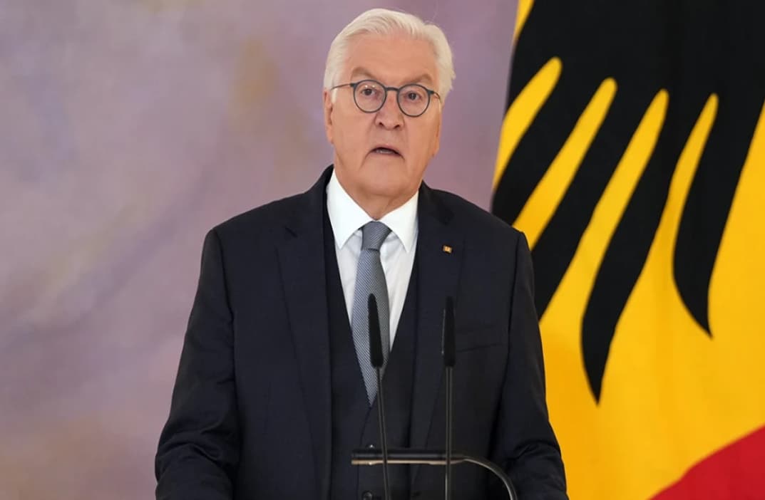 Almaniya prezidenti Ştaynmayer Bundestaqı buraxıb