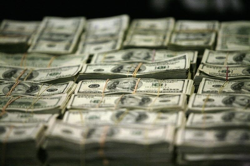 İnvestorlar qlobal pul fondlarına 158 mld. dollar yatırıb