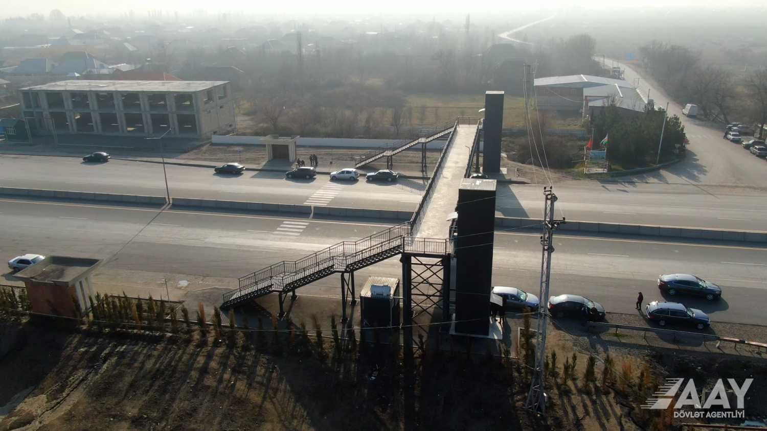 Dövlət sərhədi yolunda yeni piyada keçidi inşa olunub