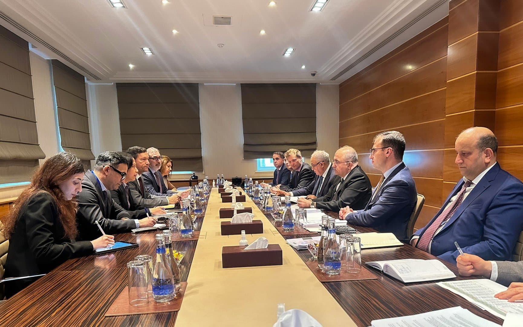 Sosial gündəm: Azərbaycanın BVF ilə məsləhətləşmələri, Yeni “e-mühasibat” sistemi və Təlim yekunları: Gəmi təmiri üzrə nailiyyətlər
