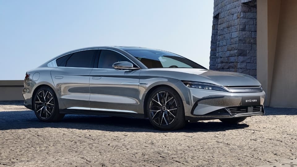 BYD Han EV: 3.9 saniyədə 100 km/s sürətə çatır, 700 km mənzil ilə