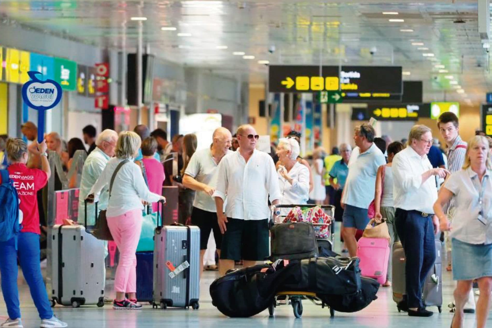 Azərbaycana turist axını: Ötən il əcnəbilərin sayı 25,9% artıb