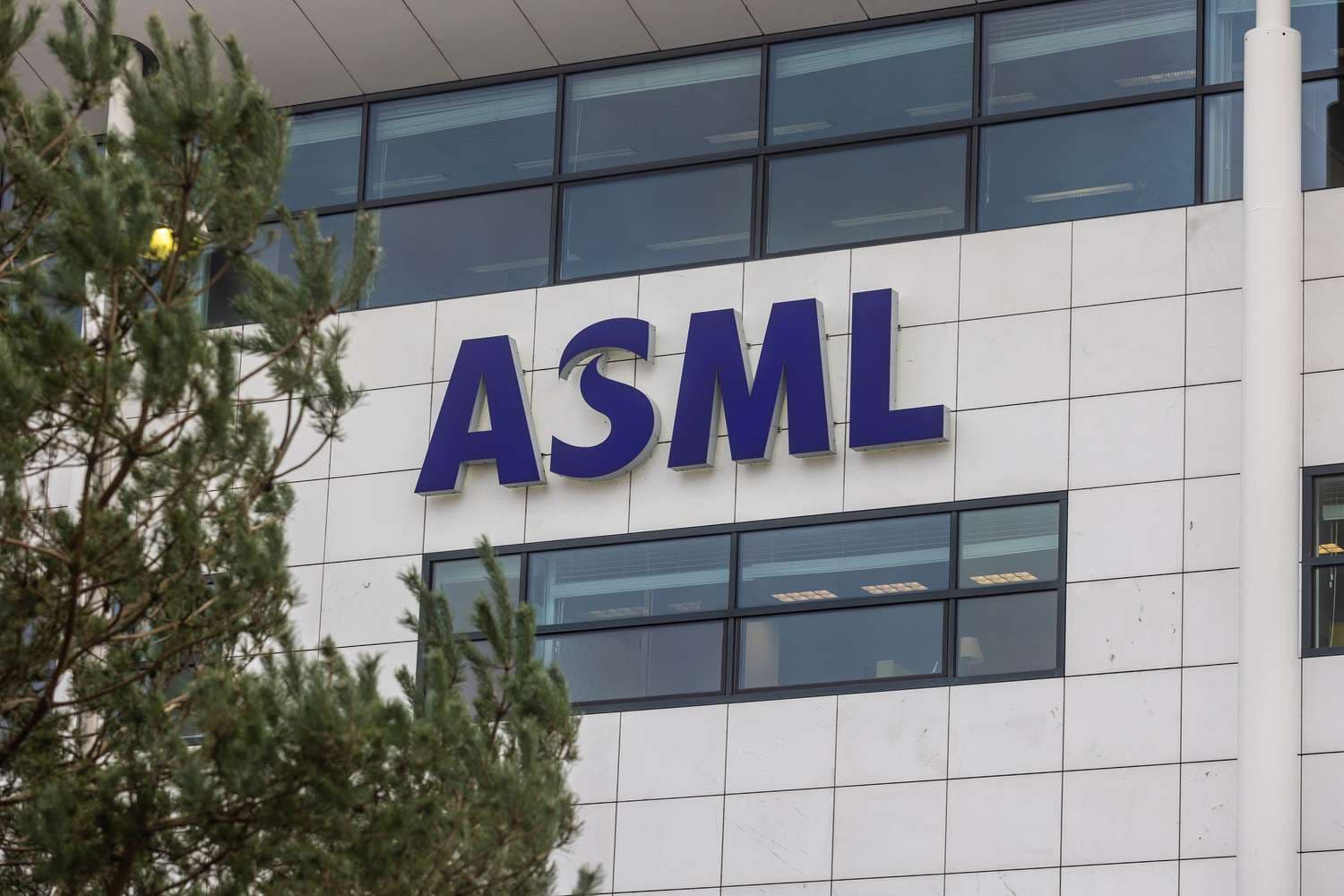 ASML-in xalis gəliri 31,5% artıb