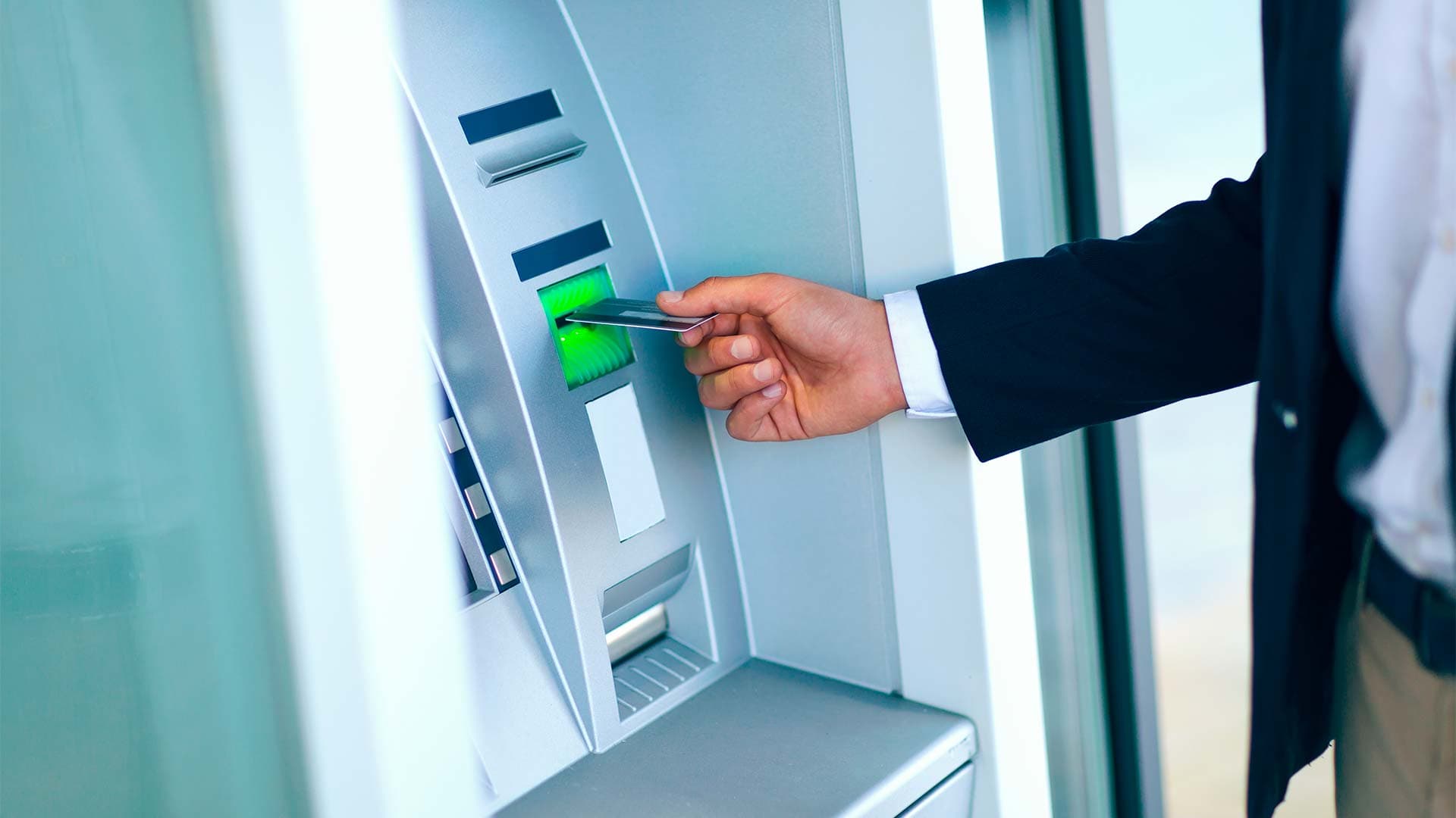 Azərbaycanda bankomatların sayı 6,2% artıb