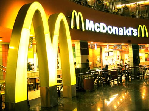 “McDonald's” dördüncü rübdə gəlirini azalıb