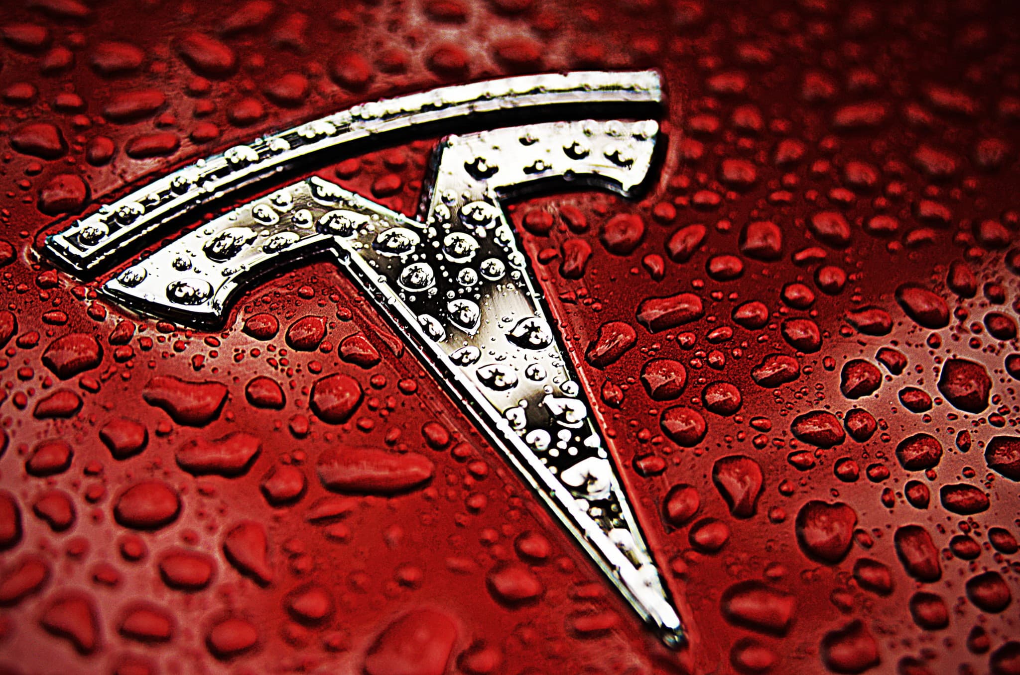 Tesla-nın Çində tam avtopilot təsdiqi gecikir