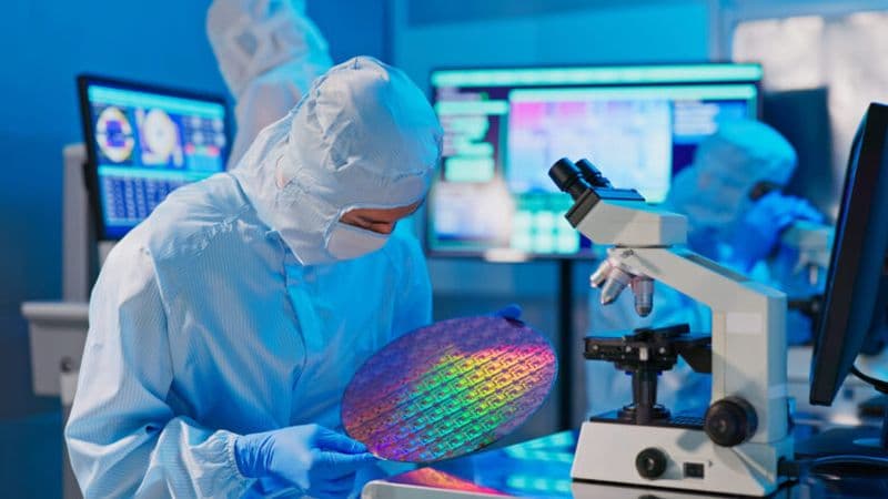 TSMC və Broadcom-dan gələn maraq şayiələri ilə Intel səhmləri 9% bahalaşıb