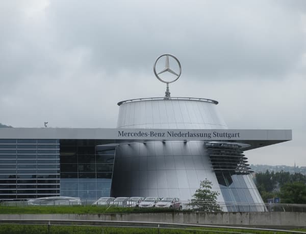 Mercedes-Benz Q4 xalis mənfəəti 18% azalıb