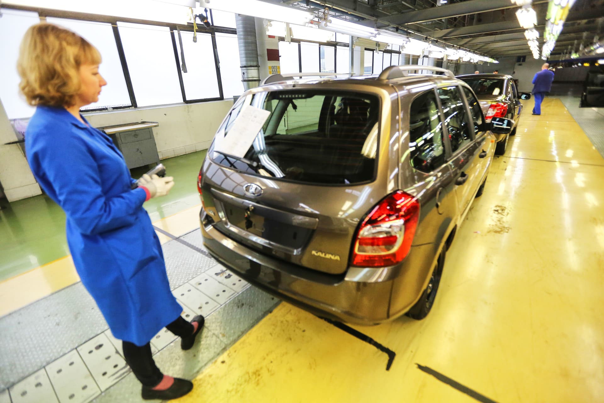 Renault 7,4% gəlir artımı ilə illik mənfəətini təxminən üç dəfə azaltdı