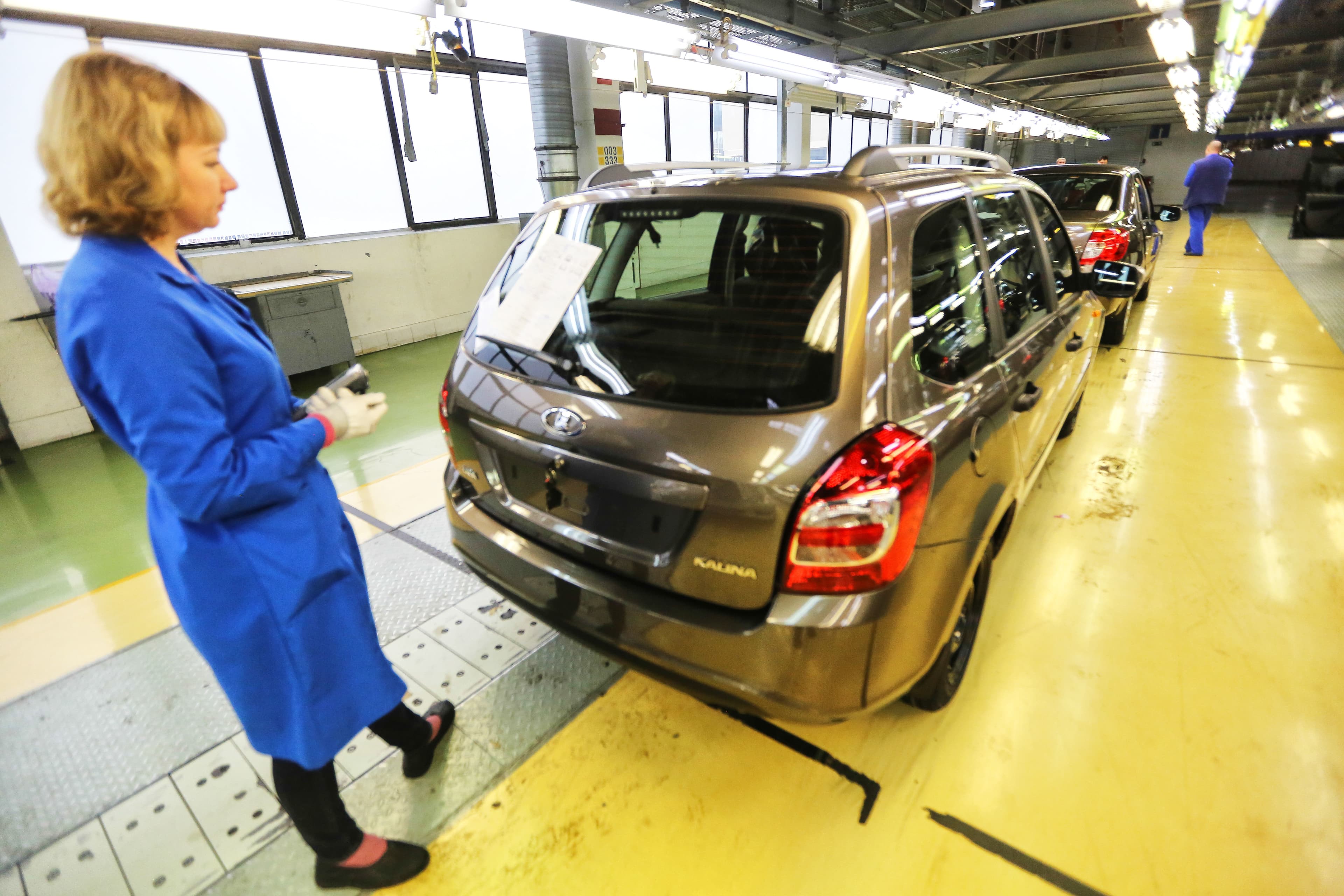 Renault 7,4% gəlir artımı ilə illik mənfəətini təxminən üç dəfə azaltdı