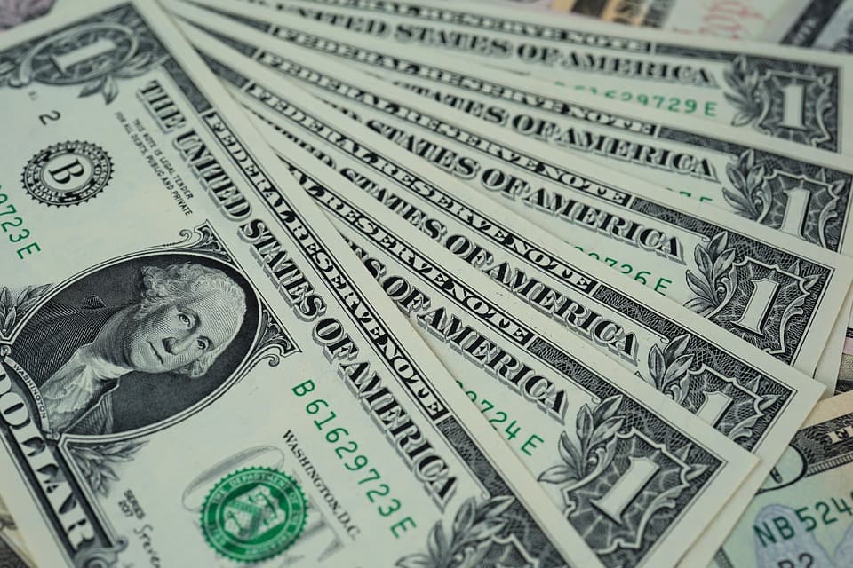 Bank of America: Dollar ucuzlaşa bilər