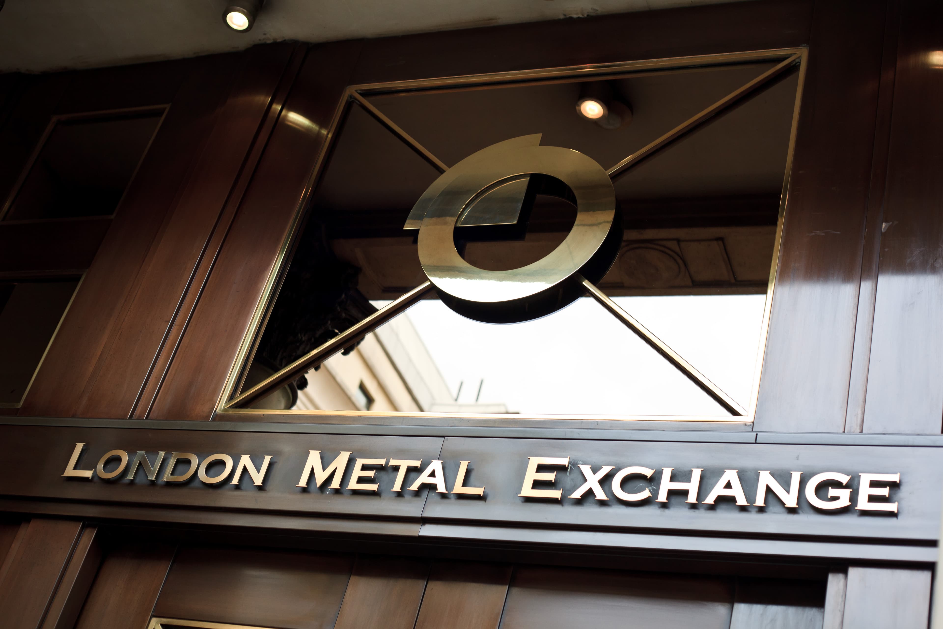 Londonda rəngli metalların qiyməti artdı