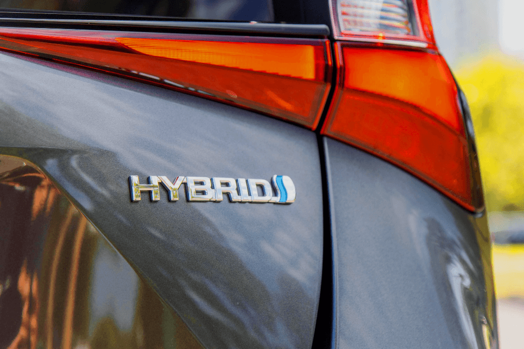 Hibrid avtomobillərin idxalı Azərbaycanda 80% artıb