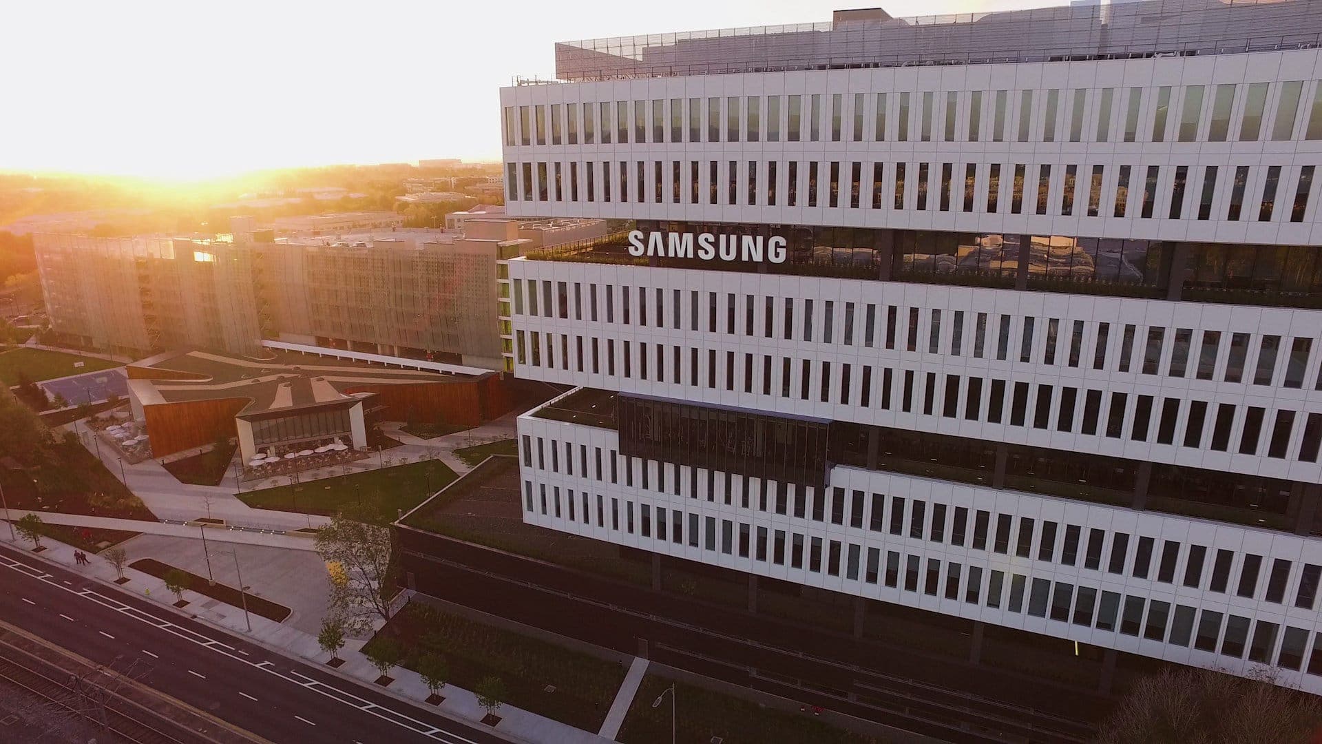 Samsung işçilərin maaşlarını 5,1% artırmağa razıdır
