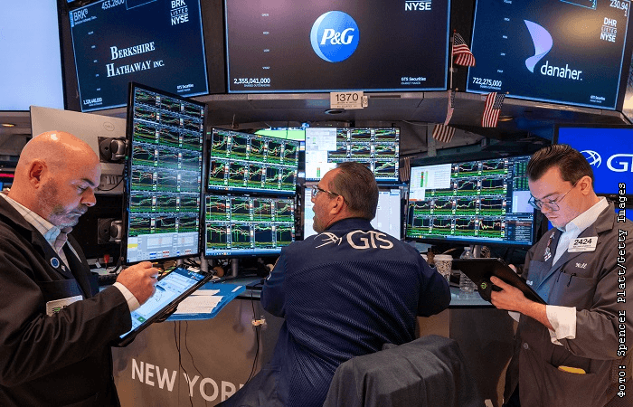 S&P 500, Nasdaq Bazar ertəsi ardıcıl üçüncü seansda düşdü, Dow Jones bir qədər yüksəldi