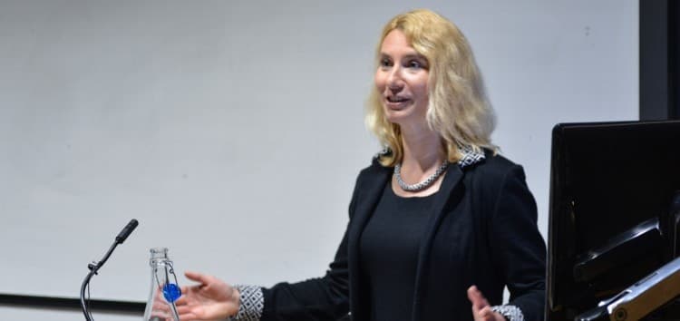 Beata Yavorçik: Avropa mövcud yolla davam edə bilməz