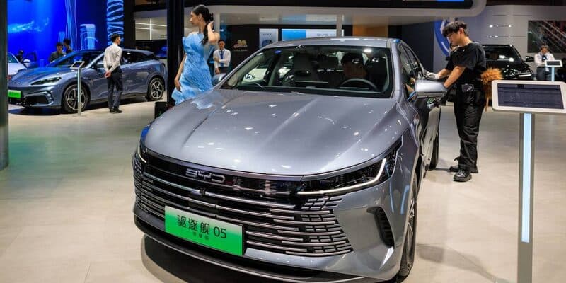 Avtomobil istehsalçısı BYD 5,2 milyard dollar dəyərində səhmlər buraxır