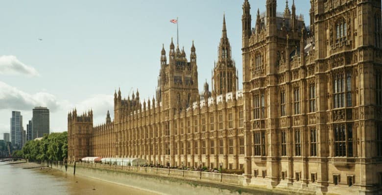 Böyük Britaniyada büdcə kəsiri 10,7 milyard funt sterlinqə çatdı