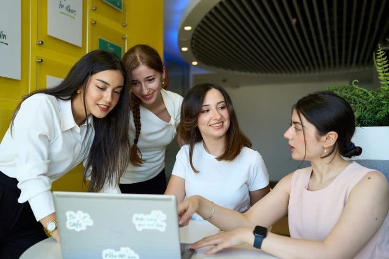 Yeni təqaüd proqramları ilə 200 nəfərdən çox qadın təhsil və inkişaf imkanları ilə təmin edilib