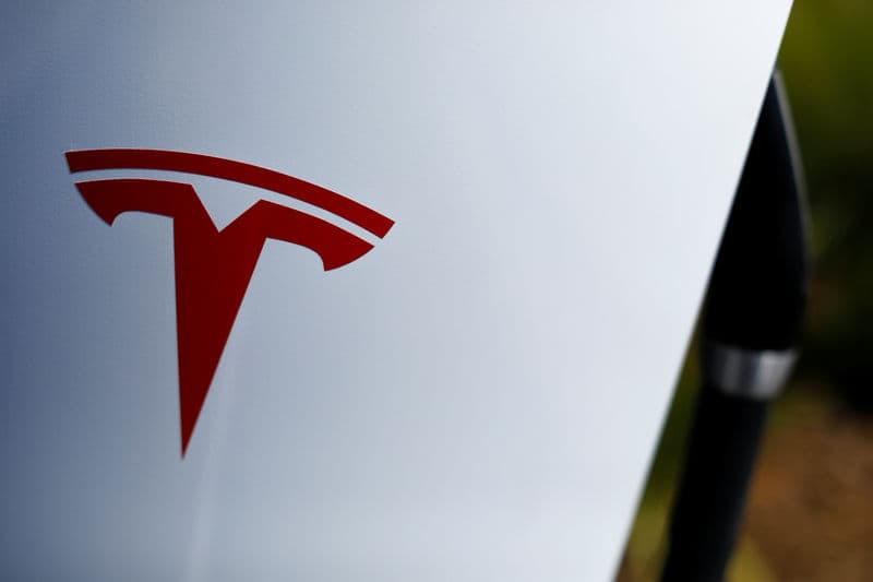 Tesla-nın səhmləri 12% artıb